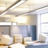 Bürobeleuchtung mit direkt/indirekt strahlendem Lichtrohrsystem